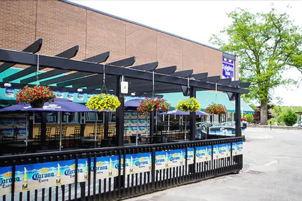 The Brunswick Hotel Complex Parry Sound Exterior photo